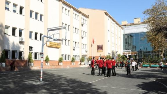 Hüseyin Avni Sözen Anadolu Lisesi YGS´de İstanbul Anadolu Liseleri Arasında 1.´liği Elde Etti