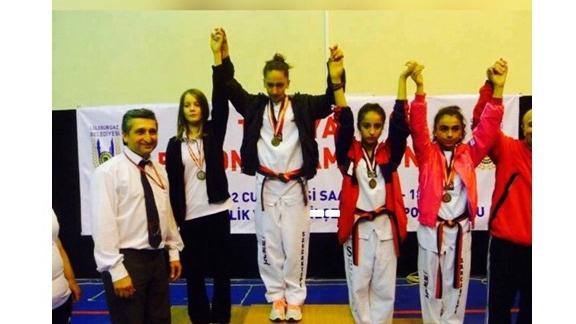  Mithatpaşa Mesleki ve Teknik Anadolu Lisesi öğrencisi Rabia ÖZCAN Tekvando Türkiye Şampiyonu  oldu