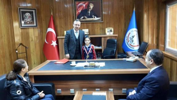 İcadiye İlkokulu 3/B Sınıf öğrencisi Eylül ALTURAN Artistik Jimnastik dalında İstanbul İl Şampiyonu olmuştur
