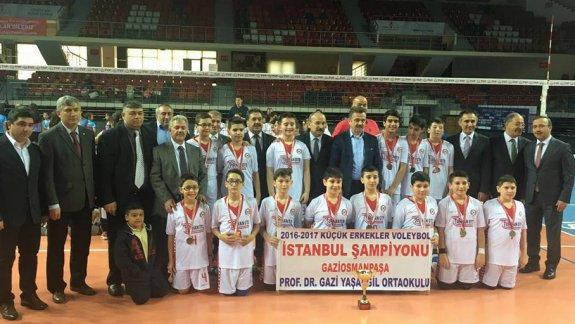 Şehit Ömer Halis Demir Voleybol Turnuvası Final müsabakası ilçemiz ev sahipliğinde Burhan Felek Anadolu Lisesi Spor Salonunda gerçekleştirildi