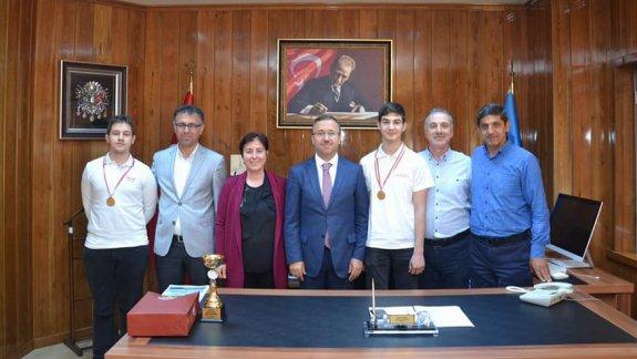 Mekatronik alanında yapılan yarışmada  Hüseyin Avni Sözen Anadolu Lisesi öğrencileri Türkiye BİRİNCİSİ oldular