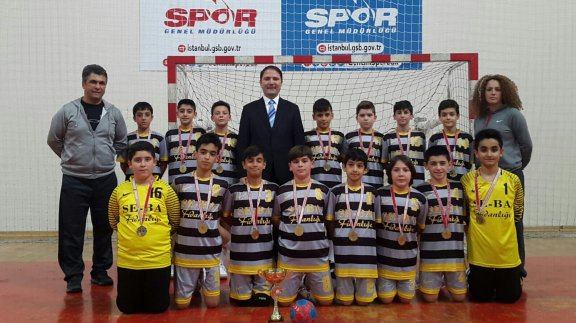 Nursen Fuat Özdayı Ortaokulu İstanbul Küçükler Hentbol İl Şampiyonu Oldu