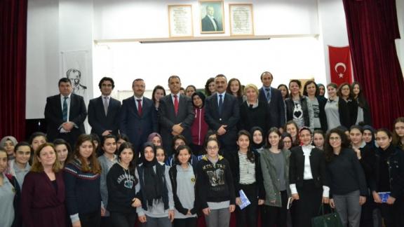 İstanbulda Öğrenci Olmak ve İnsan Değerleriyle Yaşar Konulu Söyleşiler  Kandilli Kız Anadolu Lisesinde Yapıldı