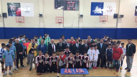 Kaymakamlık Kupası Futsal Müsabakaları Ödül Töreni Çengelköy Mesleki ve Teknik Anadolu Lisesi Spor Salonunda Gerçekleştirildi