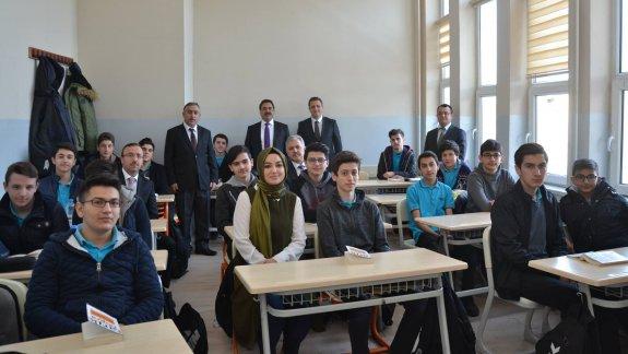 Kaymakamımız Mustafa GÜLER ve İlçe Milli Eğitim Müdürümüz Sinan AYDIN Aziz Mahmut Hüdayi Anadolu İmam Hatip Lisesini Ziyaret Ettiler