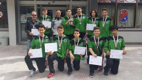  Erkekler Voleybol  Türkiye Şampiyonasında Altunizade Hafize Özal Ortaokulu Türkiye Üçüncüsü oldu