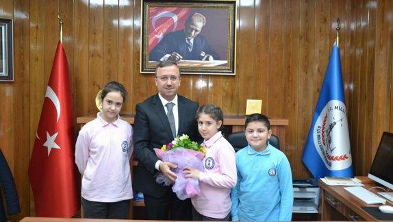 Sokullu Mehmet Paşa İlkokulu öğrencileri İlçe Milli Eğitim Müdürümüz Sinan AYDIN´ı Makamında Ziyaret Etti